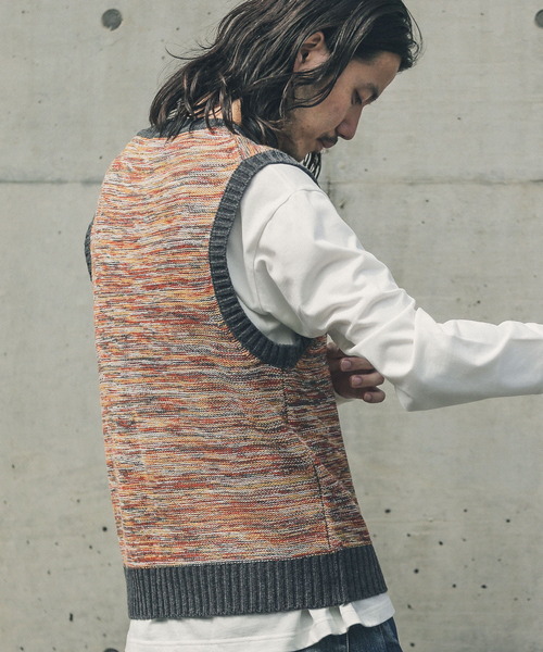 URBAN RESEARCH Sonny Label(アーバンリサーチサニーレーベル)の「メランジクルーネックニットベスト(ベスト・メンズ・グレー系その他/ベージュ系その他・MEDIUM/LARGE)」の11枚目の写真