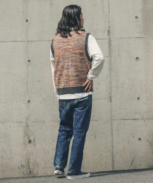 URBAN RESEARCH Sonny Label(アーバンリサーチサニーレーベル)の「メランジクルーネックニットベスト(ベスト・メンズ・グレー系その他/ベージュ系その他・MEDIUM/LARGE)」の13枚目の写真