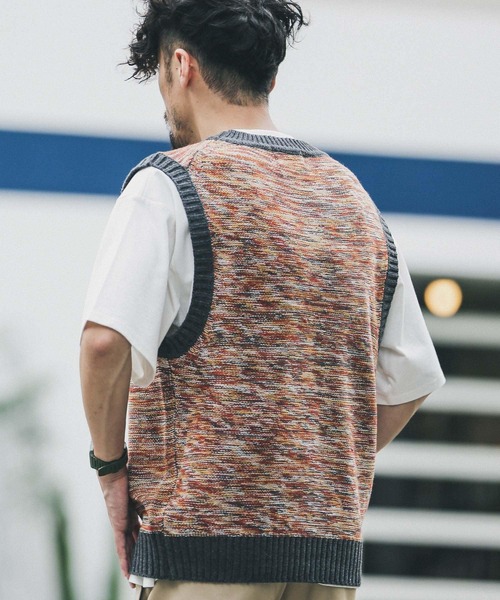 URBAN RESEARCH Sonny Label(アーバンリサーチサニーレーベル)の「メランジクルーネックニットベスト(ベスト・メンズ・グレー系その他/ベージュ系その他・MEDIUM/LARGE)」の17枚目の写真