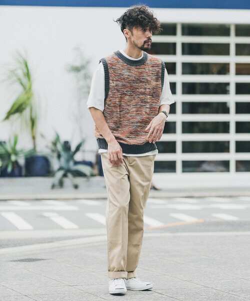 URBAN RESEARCH Sonny Label(アーバンリサーチサニーレーベル)の「メランジクルーネックニットベスト(ベスト・メンズ・グレー系その他/ベージュ系その他・MEDIUM/LARGE)」の18枚目の写真