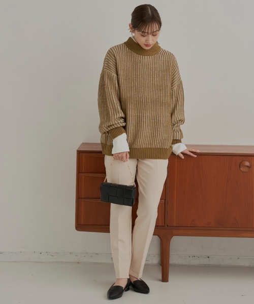 CLEARIMPRESSION （クリアインプレッション）の「バイカラーリブ編みオーバーサイズニット（ニット/セーター・レディース・ブラック/ベージュ/オリーブ・FREE）」の8枚目の写真