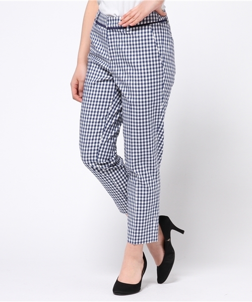 La TOTALITE（ラトータリテ）の「ギンガムチェックサブリナパンツ。（その他パンツ・レディース・ブラック/コバルトブルー・38/36/40）」の2枚目の写真