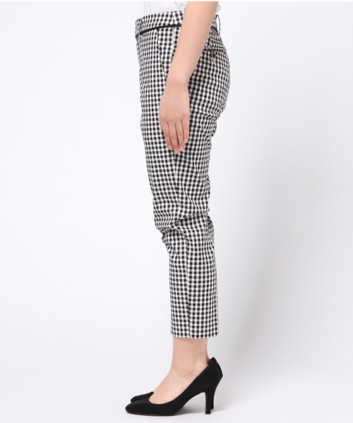 La TOTALITE（ラトータリテ）の「ギンガムチェックサブリナパンツ。（その他パンツ・レディース・ブラック/コバルトブルー・38/36/40）」の4枚目の写真