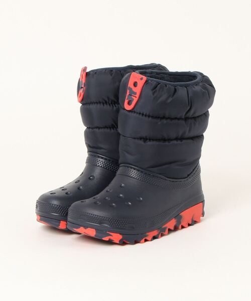 crocs(クロックス)の「クロックス クラシック ネオ パフ ブーツ キッズ ブーツ / crocs Classic Neo Puff Boot K(ブーツ・キッズ・ネイビー/ピンク・19cm/20cm/19.5cm/21cm/18cm/18.5cm)」の2枚目の写真