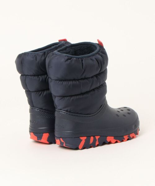 crocs(クロックス)の「クロックス クラシック ネオ パフ ブーツ キッズ ブーツ / crocs Classic Neo Puff Boot K(ブーツ・キッズ・ネイビー/ピンク・19cm/20cm/19.5cm/21cm/18cm/18.5cm)」の3枚目の写真