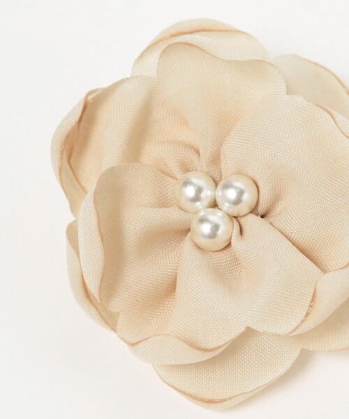 B:MING by BEAMS(ビーミングバイビームス)の「【セレモニー・フォーマル】パール フラワー コサージュ(ブローチ/コサージュ・レディース・ライトベージュ/コーラル/ネイビー・FREE)」の7枚目の写真