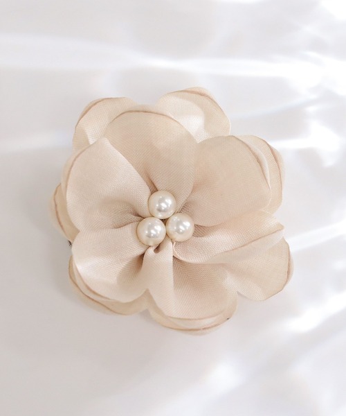 B:MING by BEAMS(ビーミングバイビームス)の「【セレモニー・フォーマル】パール フラワー コサージュ(ブローチ/コサージュ・レディース・ライトベージュ/コーラル/ネイビー・FREE)」の2枚目の写真