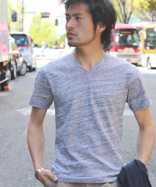 JOURNAL STANDARD(ジャーナルスタンダード)の「DEO QUICK / デオクイック: カスリボーダーVネックTシャツ # (Tシャツ/カットソー・メンズ・チャコールグレー/ネイビー/サックスブルー/ボルドー・SMALL/LARGE/MEDIUM)」の2枚目の写真