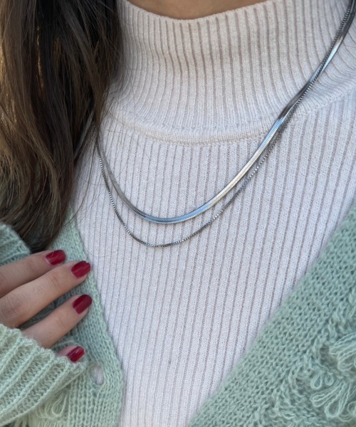 nemne store（ネンネストア）の「【accessory】2連スネークネックレス（ネックレス・レディース・ゴールド/シルバー・フリー）」の4枚目の写真