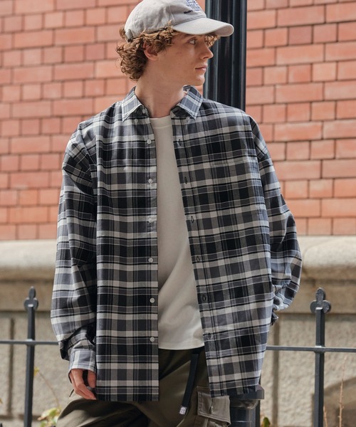 HECT(ヘクト)の「【HECT】Big Oxford BD L/S Shirt / ビッグシルエットボタンダウンオックスフォードシャツ(シャツ/ブラウス・メンズ・ブルー/ホワイト/ベージュ/ブルー系/ブラウン系/ブラック系/ネイビー/ネイビー系/グレー系/ブラック系2/ネイビー系2/ブラック系3/チャコール/ブラック系4・S/M/L)」の6枚目の写真