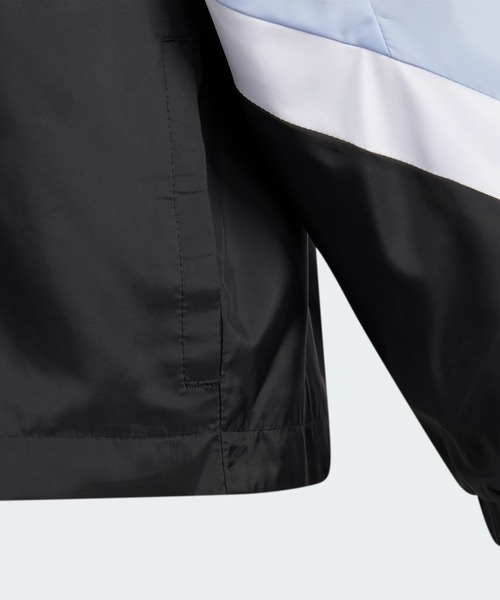 adidas（アディダス）の「カラーブロック ウーブン レギュラーフィット トラックトップ / アディダス adidas（ナイロンジャケット・キッズ・ブラック×ブルー/ピンク・130/140/150/160/120）」の5枚目の写真