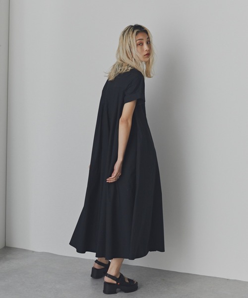 mici(ミチ)の「(mici)バックプリーツドレス(ワンピース・レディース・ブルー/ブラック・ONE SIZE)」の6枚目の写真