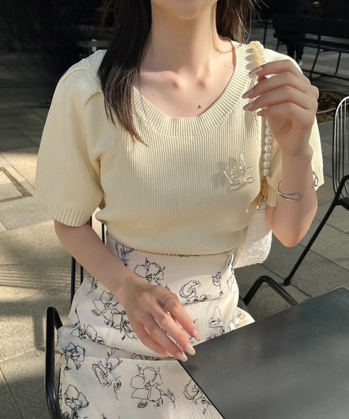 one after another NICE CLAUP（ワンアフターアナザーナイスクラップ）の「ブローチ付きカラフルニット（ニット/セーター・レディース・オフホワイト/グレー/チェリーピンク/ピンク/イエロー・FREE）」の4枚目の写真