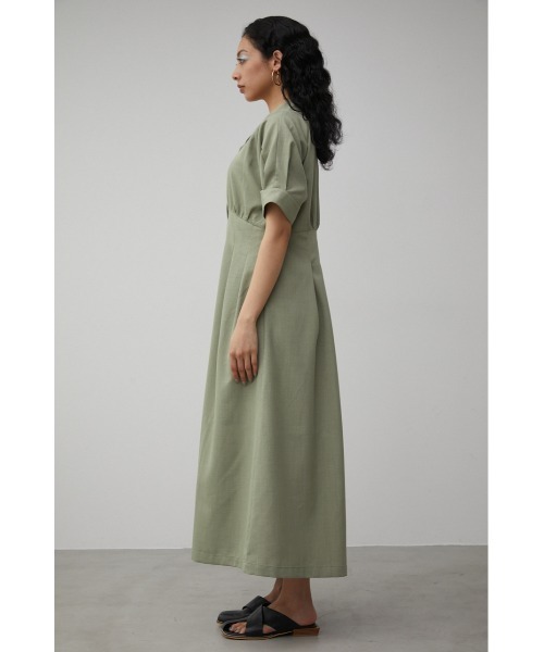 AZUL by moussy（アズールバイマウジー）の「WAIST TUCK HALF SLEEVE OP/ウエストタックハーフスリーブワンピース（ワンピース・レディース・ライトカーキ/ライトベージュ/ダークネイビー・SMALL/MEDIUM）」の21枚目の写真