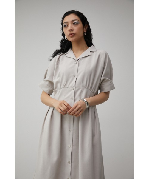 AZUL by moussy（アズールバイマウジー）の「WAIST TUCK HALF SLEEVE OP/ウエストタックハーフスリーブワンピース（ワンピース・レディース・ライトカーキ/ライトベージュ/ダークネイビー・SMALL/MEDIUM）」の7枚目の写真