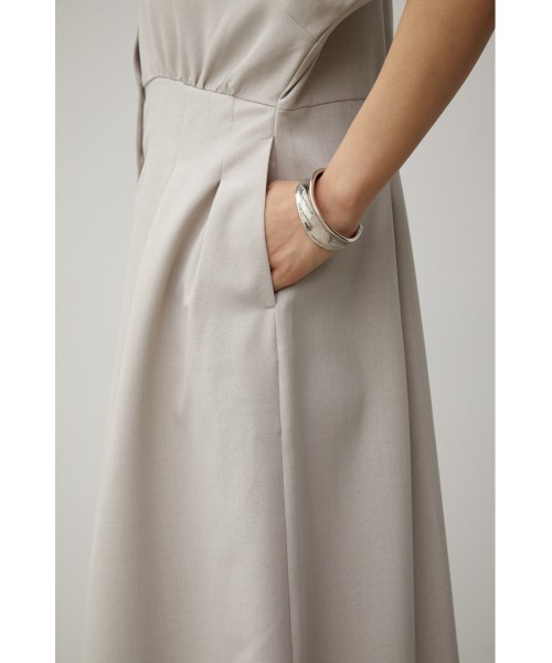 AZUL by moussy（アズールバイマウジー）の「WAIST TUCK HALF SLEEVE OP/ウエストタックハーフスリーブワンピース（ワンピース・レディース・ライトカーキ/ライトベージュ/ダークネイビー・SMALL/MEDIUM）」の8枚目の写真