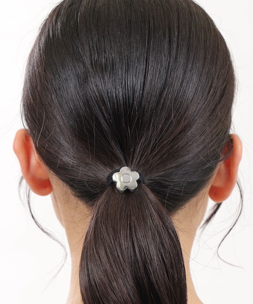 MARY QUANT（マリークワント）の「デイジーメタル ヘアゴム（ヘアゴム・レディース・シルバー/ゴールド・FREE）」の8枚目の写真