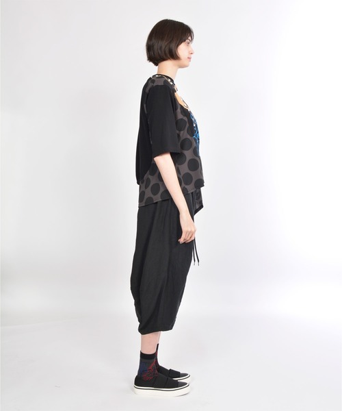 gomme(ゴム)の「リーフP天竺 ショルダードレープT(Tシャツ/カットソー・レディース・ブラック・MEDIUM)」の4枚目の写真