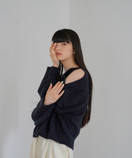 abor o-t-l（アボアオーティーエル）の「モヘアライクオープンショルダーニットプルオーバー（ニット/セーター・レディース・杢グレー/グリーン/ブラック・FREE）」の13枚目の写真