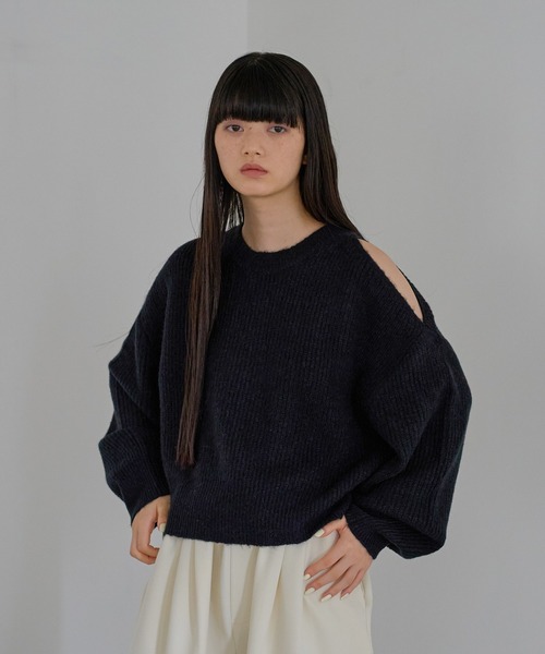 abor o-t-l（アボアオーティーエル）の「モヘアライクオープンショルダーニットプルオーバー（ニット/セーター・レディース・杢グレー/グリーン/ブラック・FREE）」の4枚目の写真