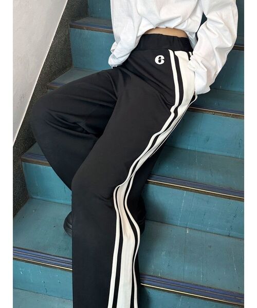 EMODA(エモダ)の「サイドライントラックパンツ(その他パンツ・レディース・グリーン/ネイビー/ブラック・FREE)」の15枚目の写真