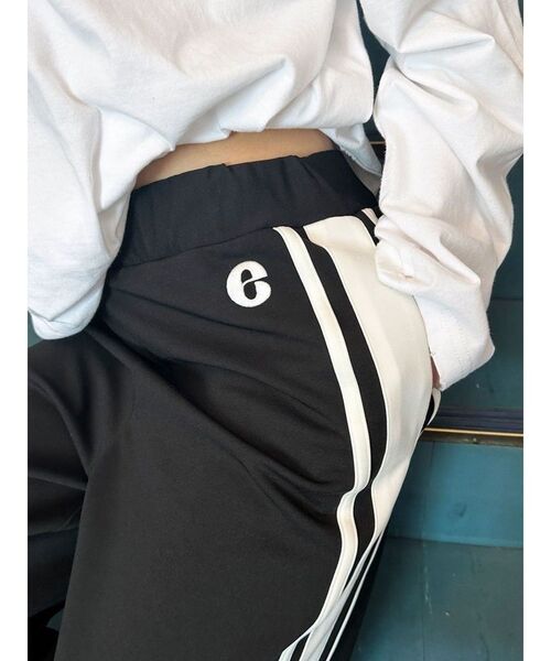 EMODA(エモダ)の「サイドライントラックパンツ(その他パンツ・レディース・グリーン/ネイビー/ブラック・FREE)」の16枚目の写真