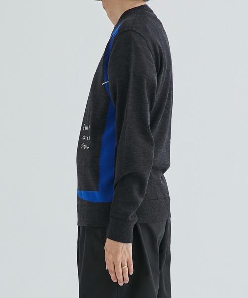 KHOKI(コッキ)の「【KHOKI / コッキ】Hand embroidery C/N sweater/ハンドエンブロイダリーC/Nセーター(ニット/セーター・メンズ・ブラック/グレー・2/3)」の4枚目の写真