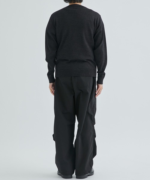 KHOKI(コッキ)の「【KHOKI / コッキ】Hand embroidery C/N sweater/ハンドエンブロイダリーC/Nセーター(ニット/セーター・メンズ・ブラック/グレー・2/3)」の8枚目の写真