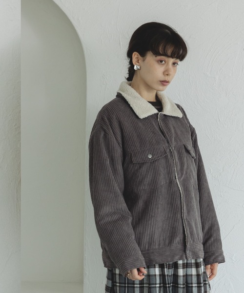 pairmanon(ペアマノン)の「【ママサイズ】コーデュロイ シープボア シャツ ジャケット アウター(その他アウター・レディース・ベージュ/チャコールグレー/ネイビー・FREE)」の4枚目の写真