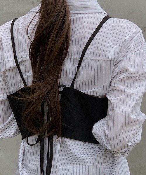 DAY CLOSET(デイ クローゼット)の「レディース バックリボンビスチェ風ベスト+2WAYストライプシャツ 2点セット(シャツ/ブラウス・レディース・ブラック・S/L/XL/M)」の4枚目の写真