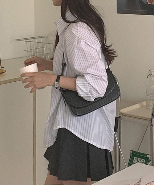 DAY CLOSET(デイ クローゼット)の「レディース バックリボンビスチェ風ベスト+2WAYストライプシャツ 2点セット(シャツ/ブラウス・レディース・ブラック・S/L/XL/M)」の6枚目の写真