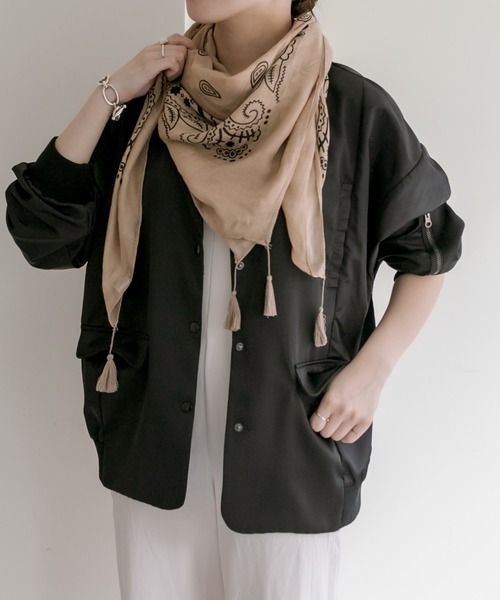 ear PAPILLONNER（イアパピヨネ）の「バンダナ柄ストール（ストール/ショール・レディース・グレー/ホワイト/ネイビー/ベージュ・FREE）」の8枚目の写真