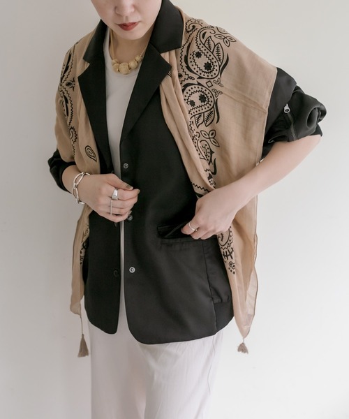 ear PAPILLONNER（イアパピヨネ）の「バンダナ柄ストール（ストール/ショール・レディース・グレー/ホワイト/ネイビー/ベージュ・FREE）」の9枚目の写真