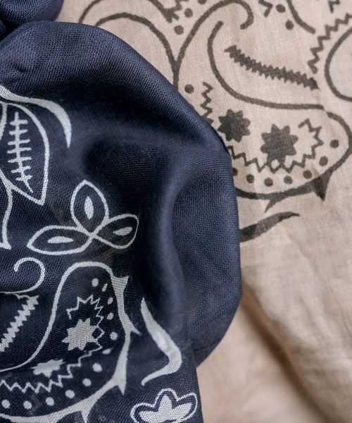 ear PAPILLONNER（イアパピヨネ）の「バンダナ柄ストール（ストール/ショール・レディース・グレー/ホワイト/ネイビー/ベージュ・FREE）」の12枚目の写真