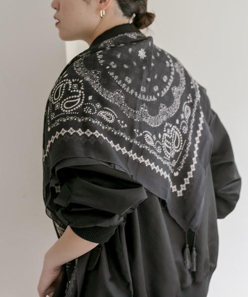 ear PAPILLONNER（イアパピヨネ）の「バンダナ柄ストール（ストール/ショール・レディース・グレー/ホワイト/ネイビー/ベージュ・FREE）」の20枚目の写真