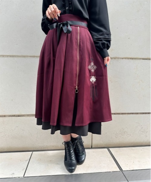 axes femme(アクシーズファム)の「チャイナ刺繍ジップ付スカート(スカート・レディース・ワイン/ネイビー/ブラック・FREE)」の4枚目の写真