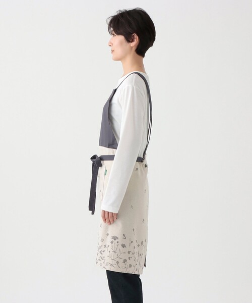 Afternoon Tea（アフタヌーンティー）の「ナチュラルフラワーエプロン（エプロン・レディース・レッド/パープル・ONE SIZE）」の4枚目の写真