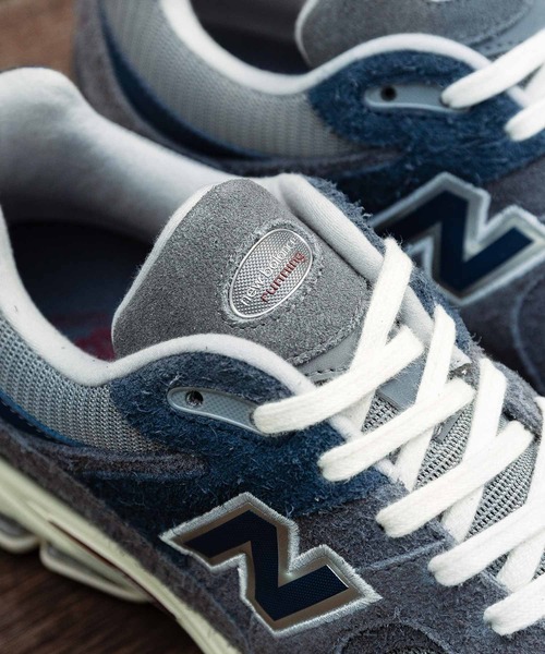 NEW BALANCE(ニューバランス)の「New Balance M2002 / ニューバランス M2002(スニーカー・メンズ・グレー/ホワイト・25.5cm/26.0cm/26.5cm/27.0cm/27.5cm/28.0cm/28.5cm/29.0cm/23.0cm/23.5cm/24.0cm/24.5cm/25.0cm/22.5cm/30.0cm)」の6枚目の写真