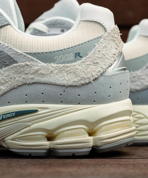 NEW BALANCE(ニューバランス)の「New Balance M2002 / ニューバランス M2002(スニーカー・メンズ・グレー/ホワイト・25.5cm/26.0cm/26.5cm/27.0cm/27.5cm/28.0cm/28.5cm/29.0cm/23.0cm/23.5cm/24.0cm/24.5cm/25.0cm/22.5cm/30.0cm)」の10枚目の写真