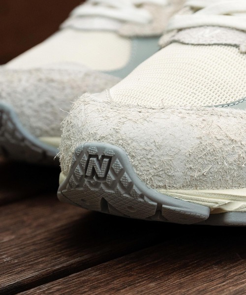 NEW BALANCE(ニューバランス)の「New Balance M2002 / ニューバランス M2002(スニーカー・メンズ・グレー/ホワイト・25.5cm/26.0cm/26.5cm/27.0cm/27.5cm/28.0cm/28.5cm/29.0cm/23.0cm/23.5cm/24.0cm/24.5cm/25.0cm/22.5cm/30.0cm)」の7枚目の写真