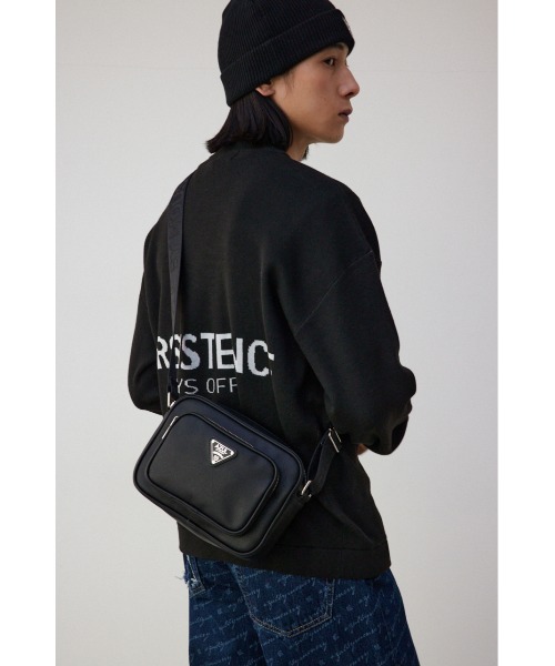 AZUL by moussy(アズールバイマウジー)の「ロゴプレートミニショルダーバッグ(ショルダーバッグ・メンズ・ブラック・FREE)」の2枚目の写真