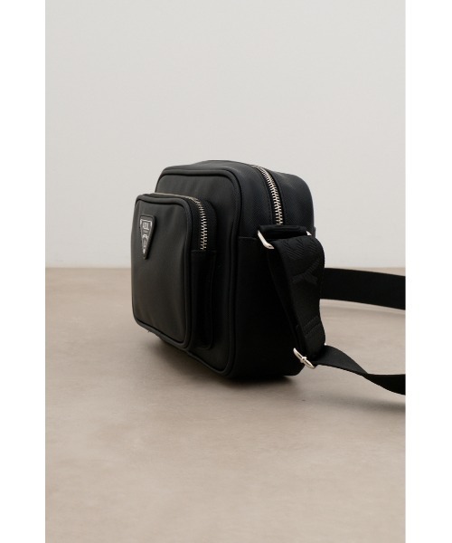 AZUL by moussy(アズールバイマウジー)の「ロゴプレートミニショルダーバッグ(ショルダーバッグ・メンズ・ブラック・FREE)」の5枚目の写真