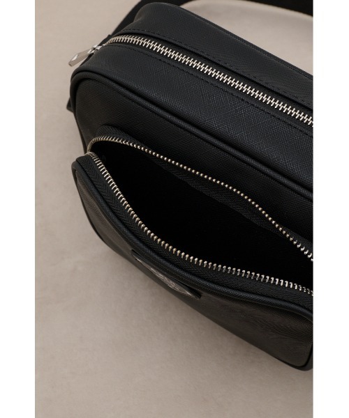 AZUL by moussy(アズールバイマウジー)の「ロゴプレートミニショルダーバッグ(ショルダーバッグ・メンズ・ブラック・FREE)」の11枚目の写真