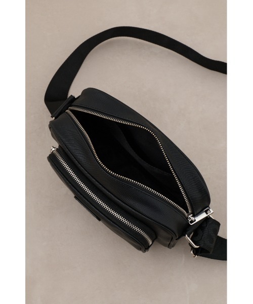 AZUL by moussy(アズールバイマウジー)の「ロゴプレートミニショルダーバッグ(ショルダーバッグ・メンズ・ブラック・FREE)」の13枚目の写真