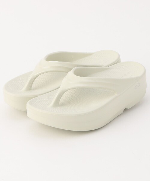 FREAK'S STORE（フリークスストア）の「OOFOS/ウーフォス Oomega/ウーメガ（サンダル・レディース・ブラック/ベージュ/グレー/ライトグレー・7/6/8）」の3枚目の写真