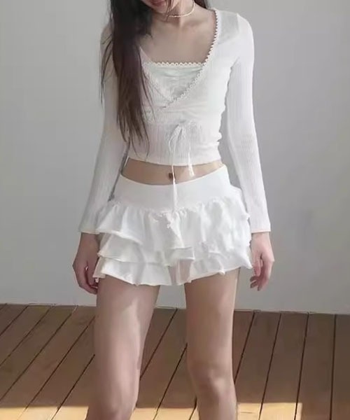 Chick(チック)の「Tiered Frilled Miniskirt /ティアード フリル ミニスカート 2026年春夏(スカート・レディース・ブラック/ホワイト/グレー・S/M)」の6枚目の写真