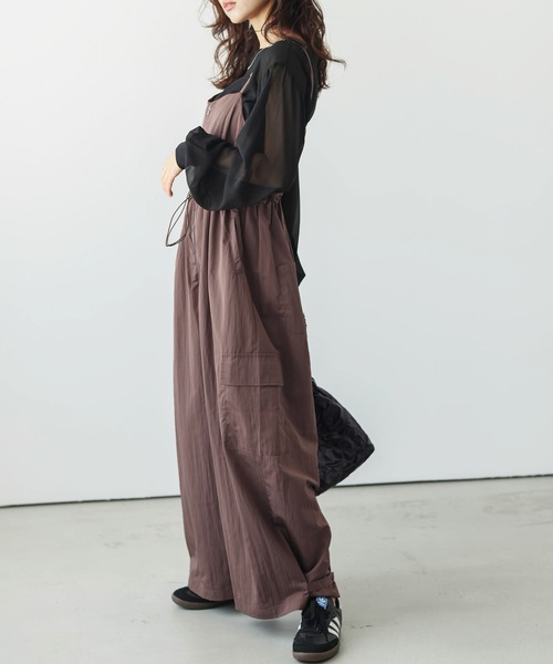 AMELY(エミリー)の「フロントジップミリタリーサロペット(サロペット/オーバーオール・レディース・ブラック/オリーブ/ホワイト系その他/ピンク/チャコールグレー/イエロー/チョコ・フリー)」の4枚目の写真