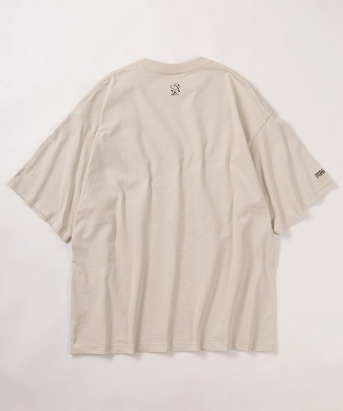 make a ray!（メイク ア レイ！）の「【NEW ERA/ニューエラ】PEANUTSコラボ  ワンポイントロゴ＆バックヴィンテージイラストデザイン 半袖プリントTシャツ/オーバーサイズドフィット（Tシャツ/カットソー・レディース・ブラック/グレイッシュベージュ・M/L/XL）」の12枚目の写真