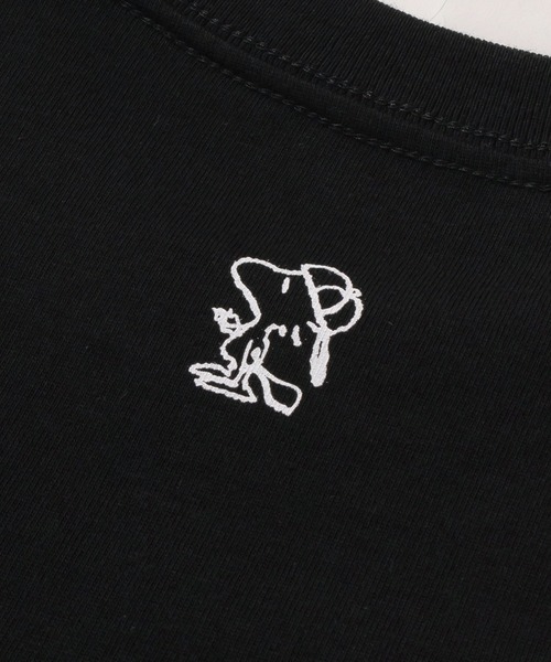 make a ray!（メイク ア レイ！）の「【NEW ERA/ニューエラ】PEANUTSコラボ  ワンポイントロゴ＆バックヴィンテージイラストデザイン 半袖プリントTシャツ/オーバーサイズドフィット（Tシャツ/カットソー・レディース・ブラック/グレイッシュベージュ・M/L/XL）」の7枚目の写真