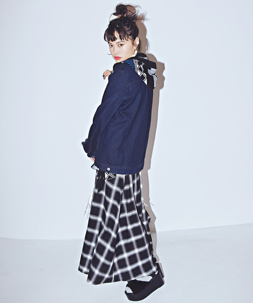 WEGO（ウィゴー）の「WEGO/ノーカラーデニムジャケット（デニムジャケット・レディース・ブラック/ダークインディゴブルー/オフホワイト・FREE）」の4枚目の写真